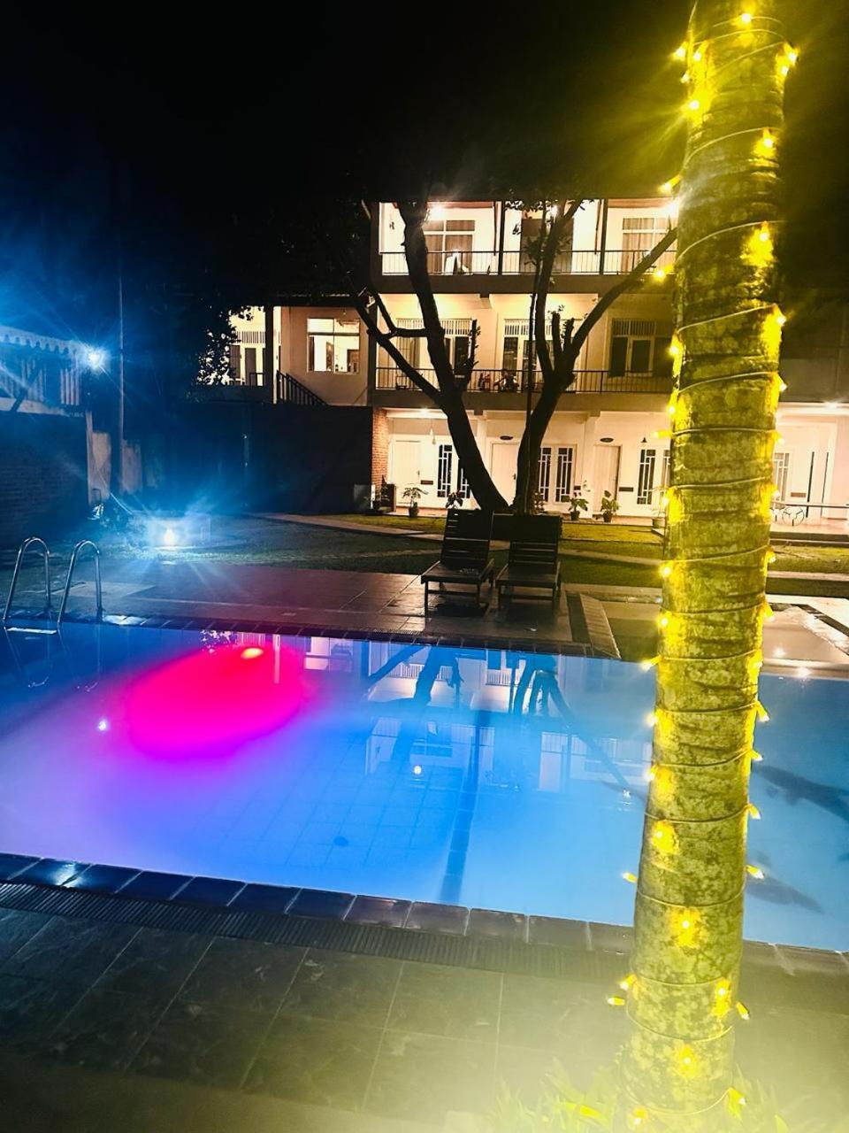 The Shade Brothers Otel Katunayaka Dış mekan fotoğraf